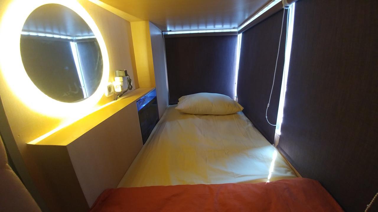 Inap At Capsule Hostel Бандунг Экстерьер фото