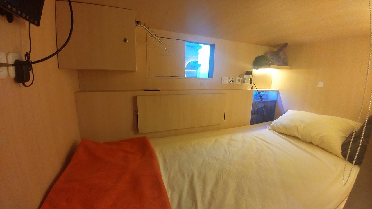 Inap At Capsule Hostel Бандунг Экстерьер фото