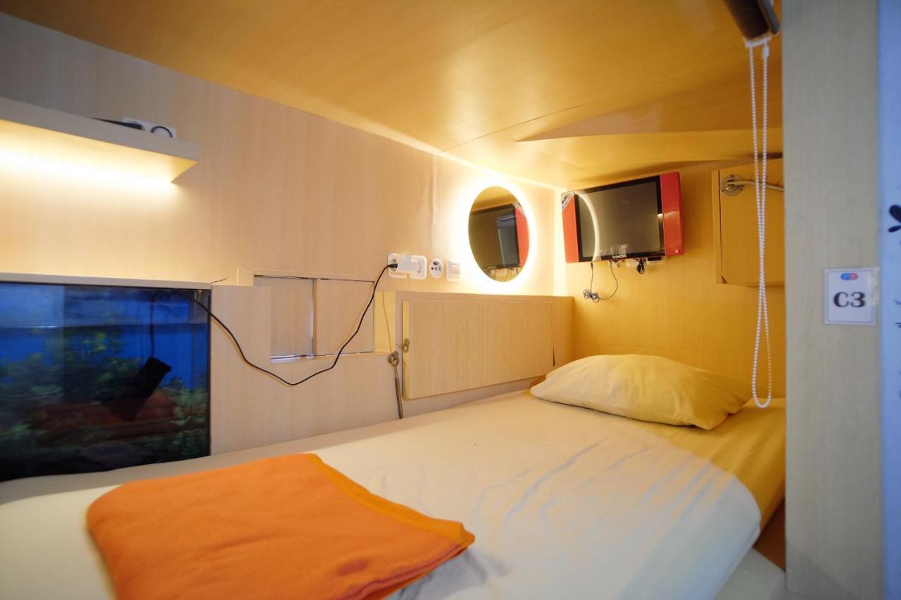 Inap At Capsule Hostel Бандунг Экстерьер фото