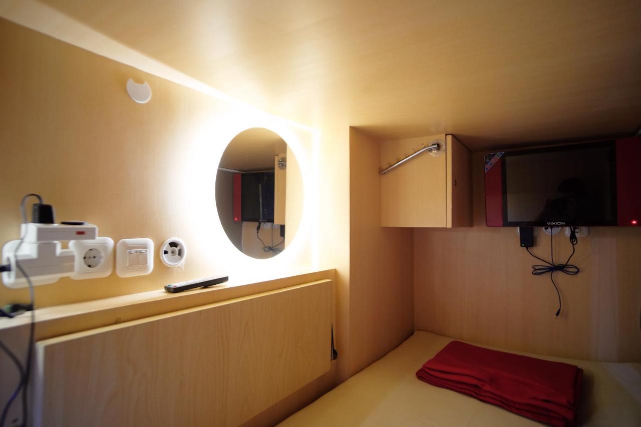 Inap At Capsule Hostel Бандунг Экстерьер фото