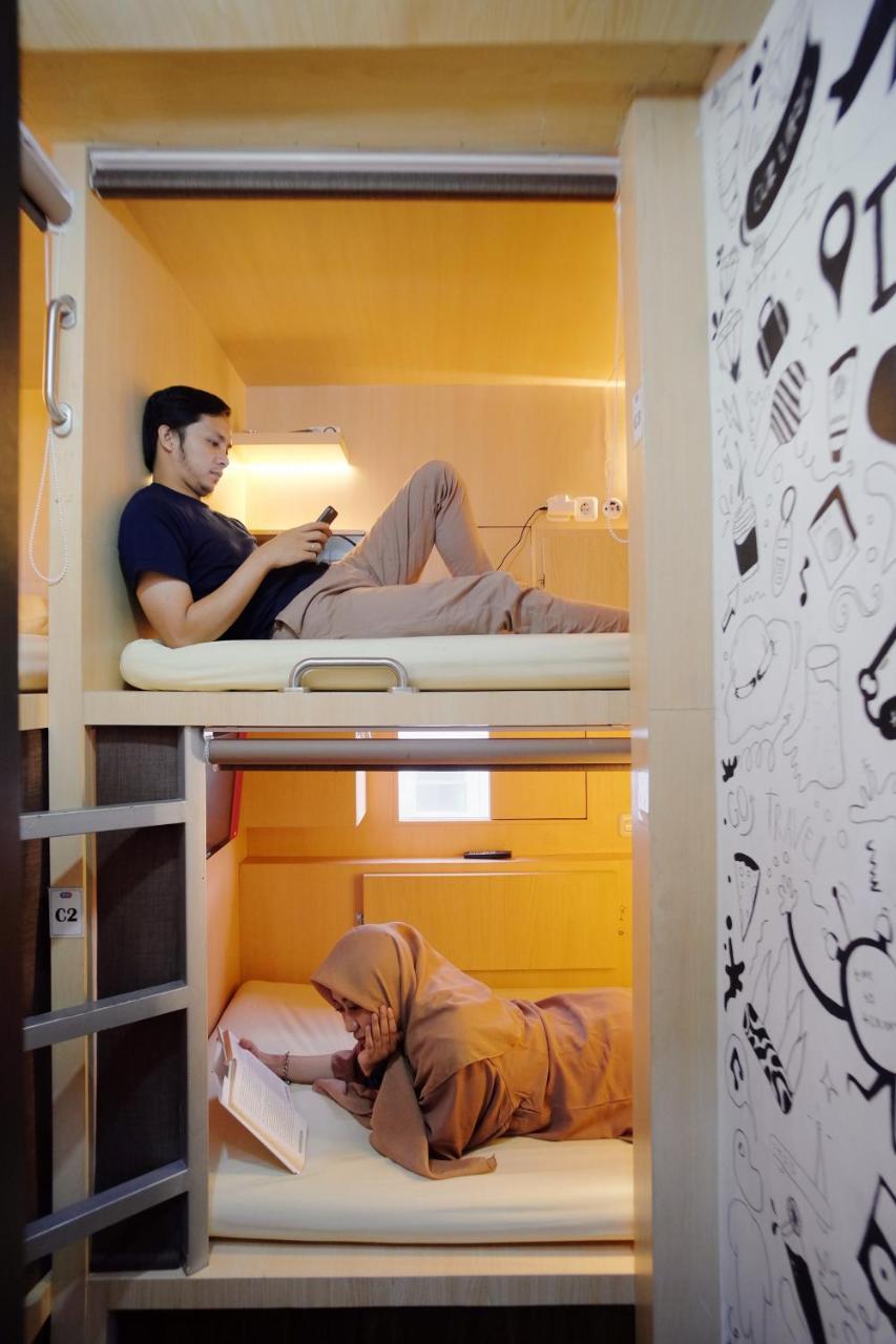 Inap At Capsule Hostel Бандунг Экстерьер фото