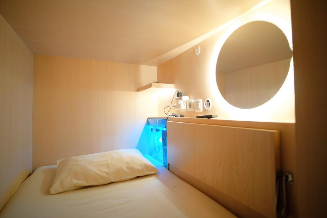 Inap At Capsule Hostel Бандунг Экстерьер фото